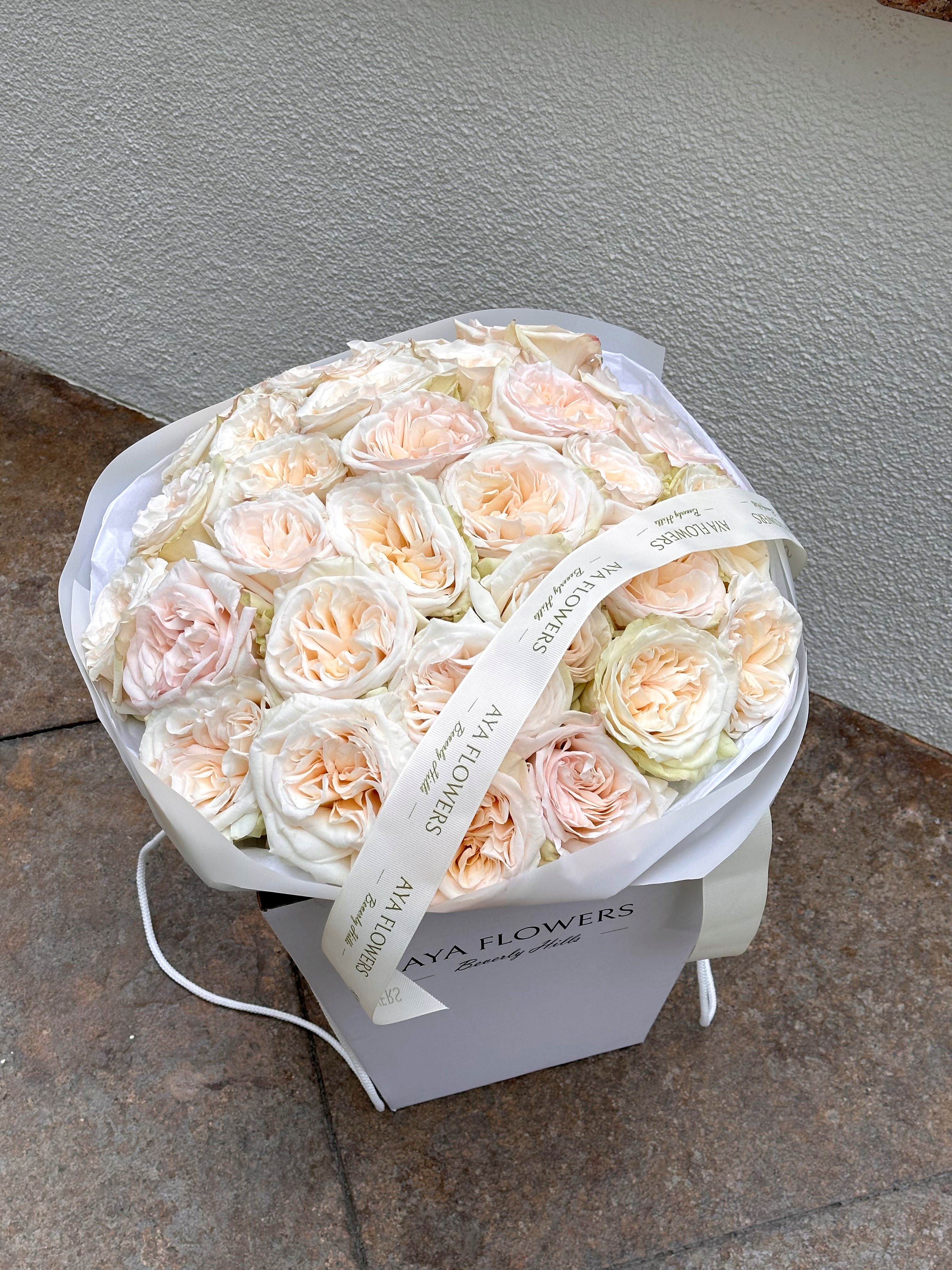 No. 99 Chic white Roses